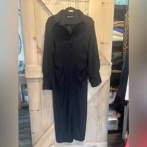 Nwot Zara button down maxi shirt dress in black. Size large. Ruched sides